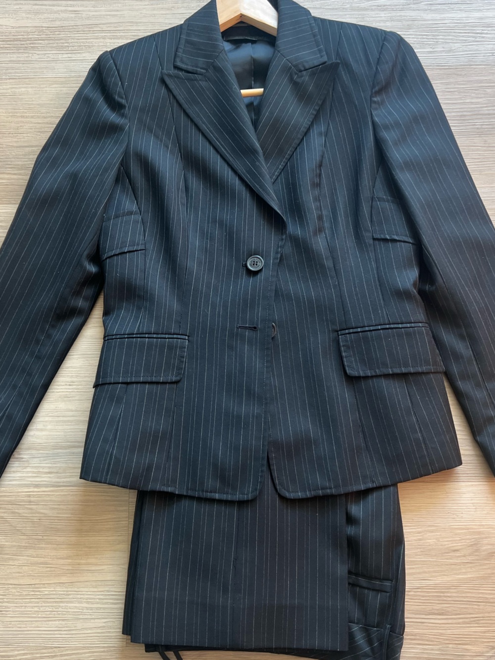 Anne Klein Pinstripe Pant Suit • 4P